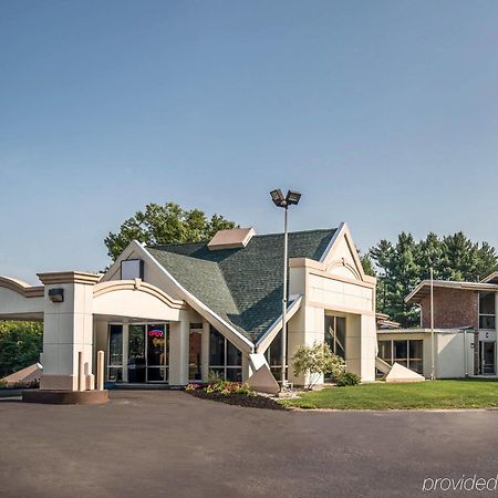 Rodeway Inn Greenfield Extérieur photo