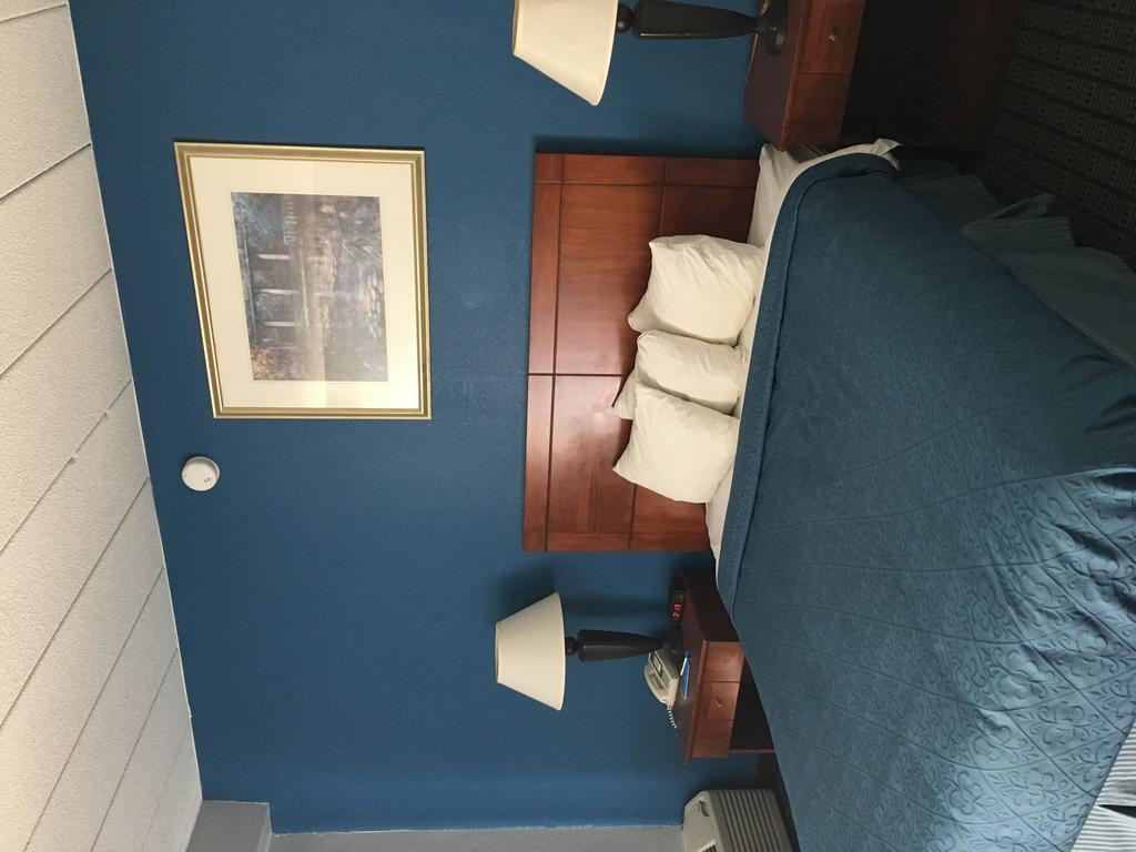 Rodeway Inn Greenfield Extérieur photo
