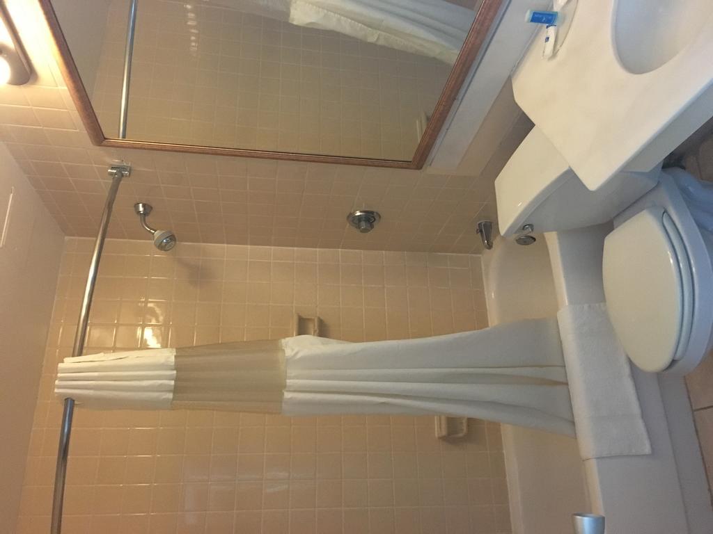 Rodeway Inn Greenfield Extérieur photo