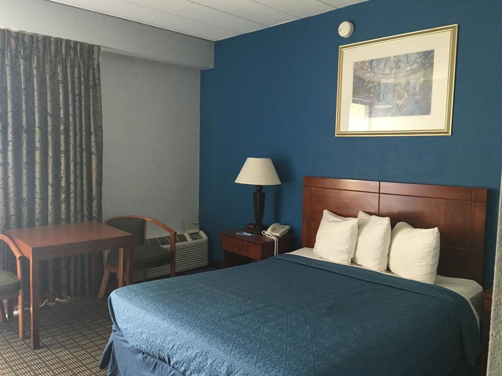 Rodeway Inn Greenfield Extérieur photo