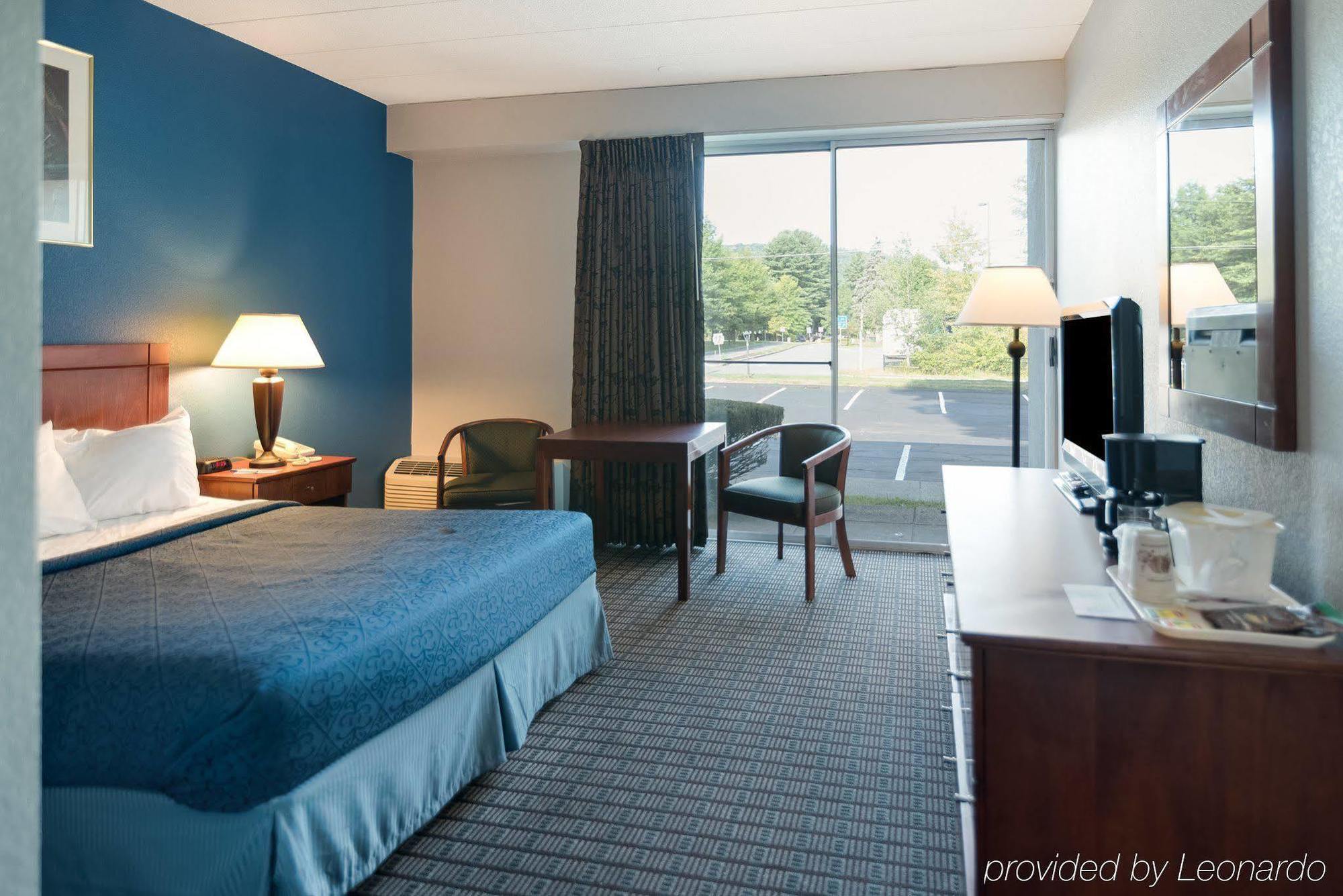 Rodeway Inn Greenfield Extérieur photo