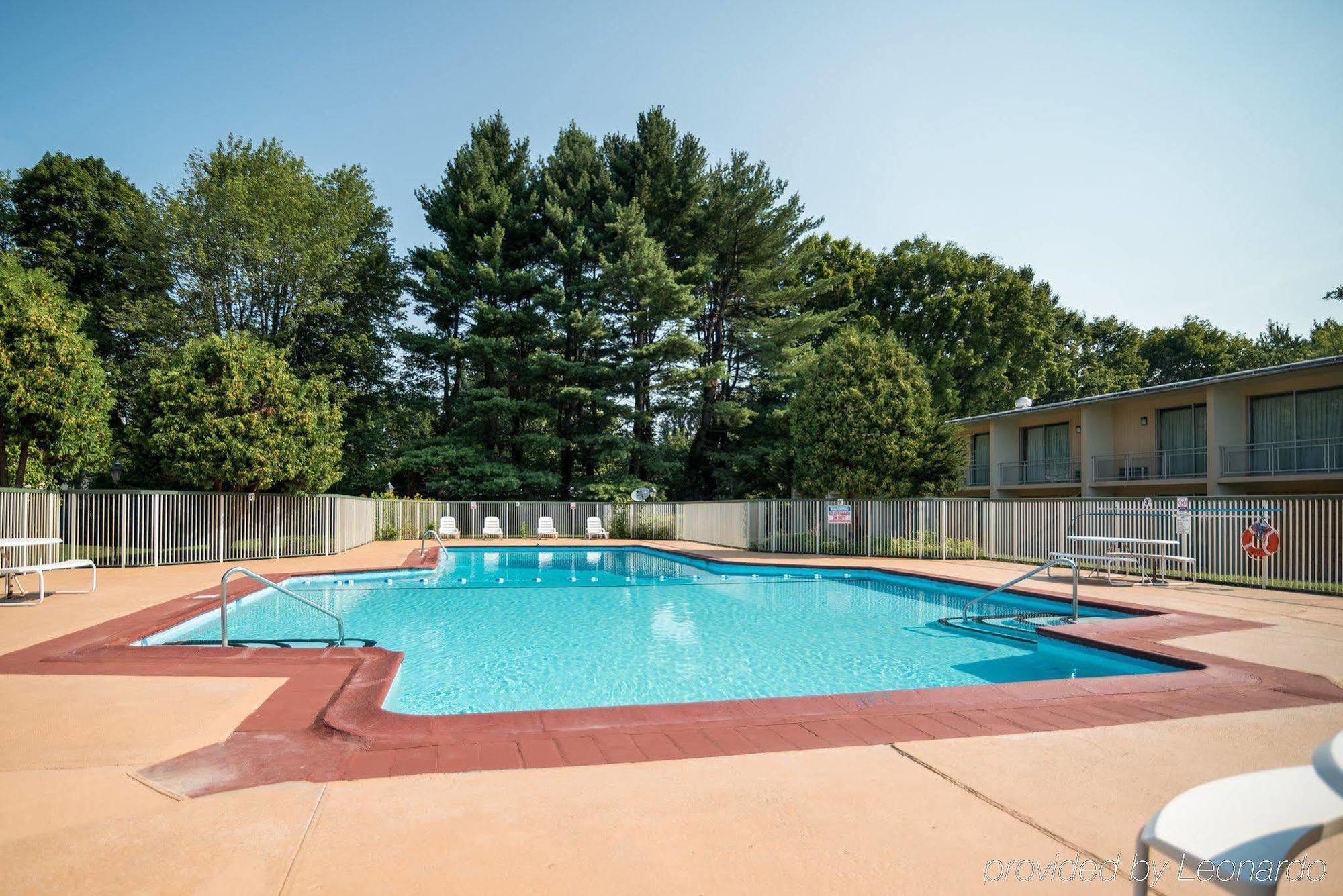 Rodeway Inn Greenfield Extérieur photo