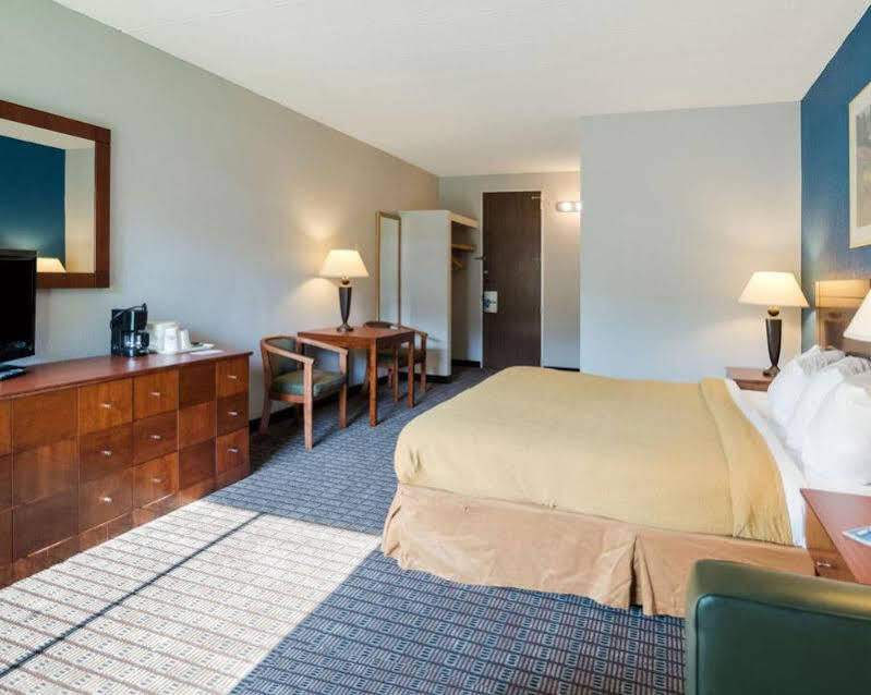 Rodeway Inn Greenfield Extérieur photo